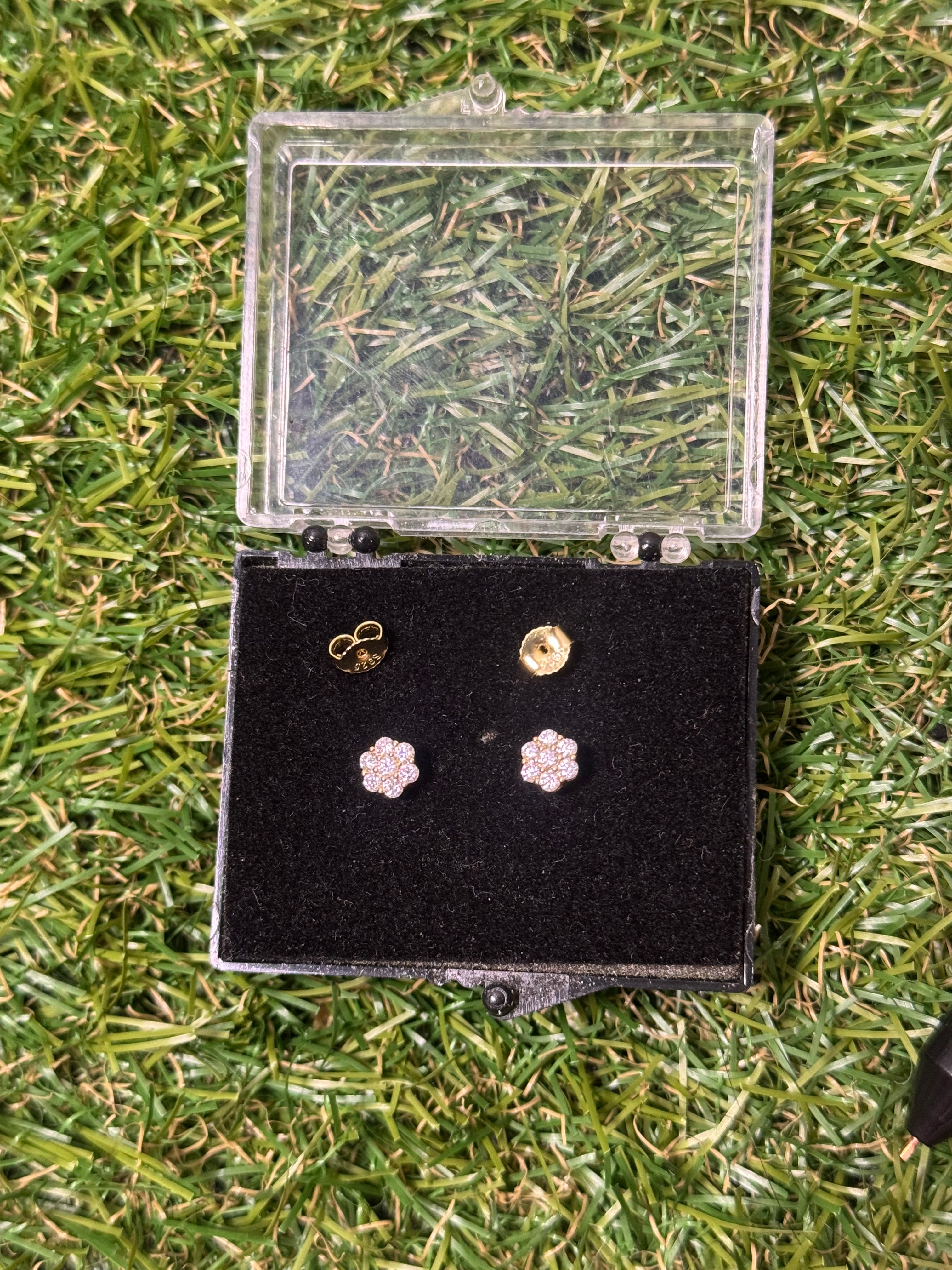 6MM FLOWER SHAPED SILVER/GOLD MOISSANITE DIAMOND EARRINGS